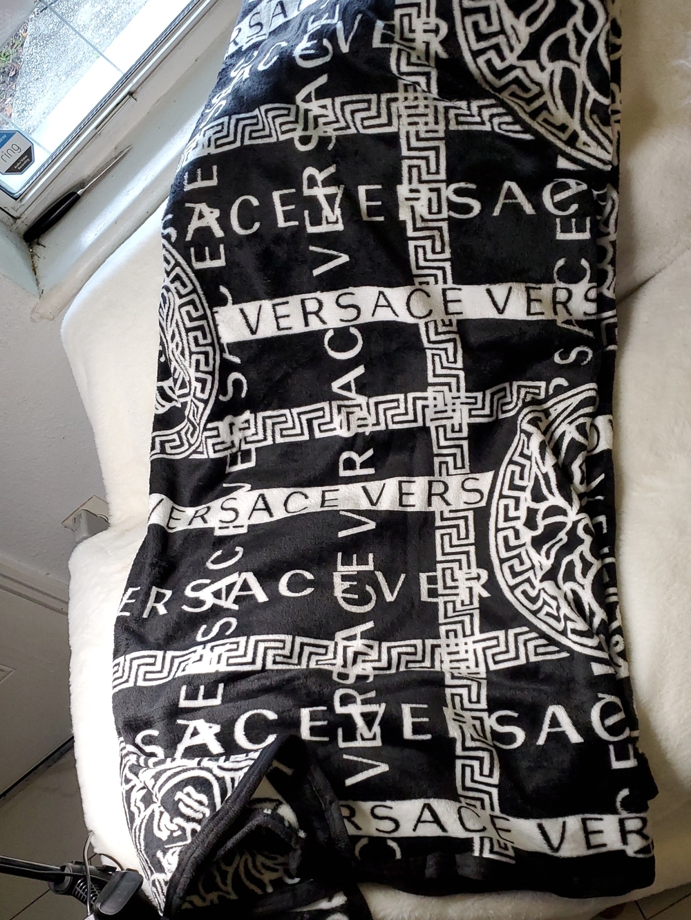 New Versa Q Black and White Logo Maxi Blanket